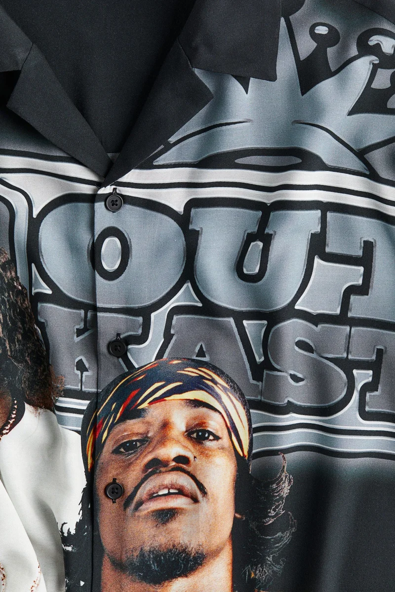 اتش اند ام قميص منقوش بقصة مريحة