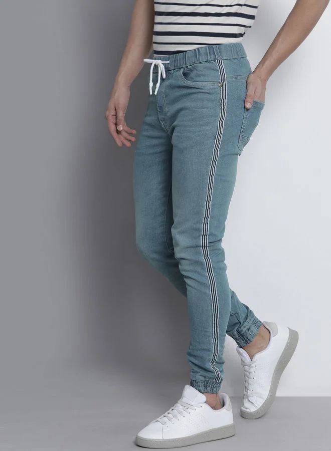 شركة المرآب الهندية Men Slim Fit Solid Mid-Rise Stretchable Denim Joggers