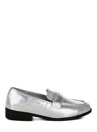 Metallic Faux Leather Flat Loafers in Silver - pzsku/ZAFEC1FAE6D1A629C2220Z/45/1746707442/04297641-042d-4cb6-ab53-e97da36f8227