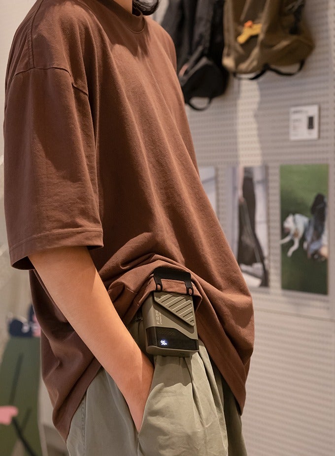 مروحة تبريد صغيرة محمولة | محمولة باليد أو على الخصر | قابلة لإعادة الشحن، عمر بطارية يصل إلى ١٣ ساعة | مناسبة للسفر، والأنشطة الخارجية، والمكتب، والمنزل (أسود) - Image 5