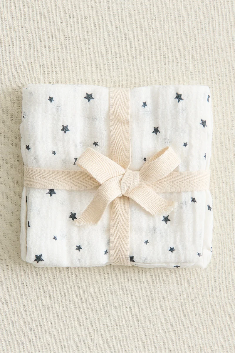 اتش اند ام بطانية خفيفة من الموسلين - عبوة من قطعتين