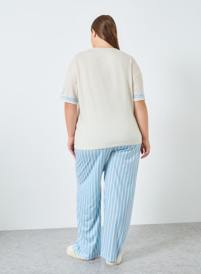 ستايلي طقم من بنطال بيجاما بمقاس كبير وتيشيرت مخطط - Image 5