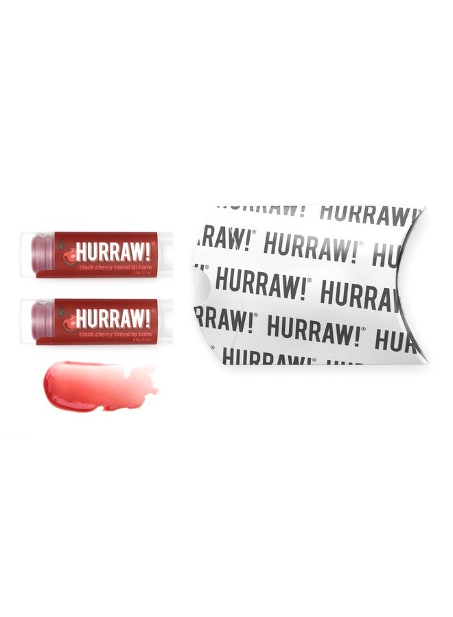 هرو! هورو! مرطب شفاه بلون الكرز الأسود، عبوة من قطعتين: (لون أحمر شفاف) عضوي، نباتي معتمد، خالٍ من القسوة والغلوتين. مكونات طبيعية ١٠٠٪، غير معدلة وراثيًا. خالٍ من النحل والشيا والصويا والنخيل. صنع في الولايات المتحدة الأمريكية. - Image 2
