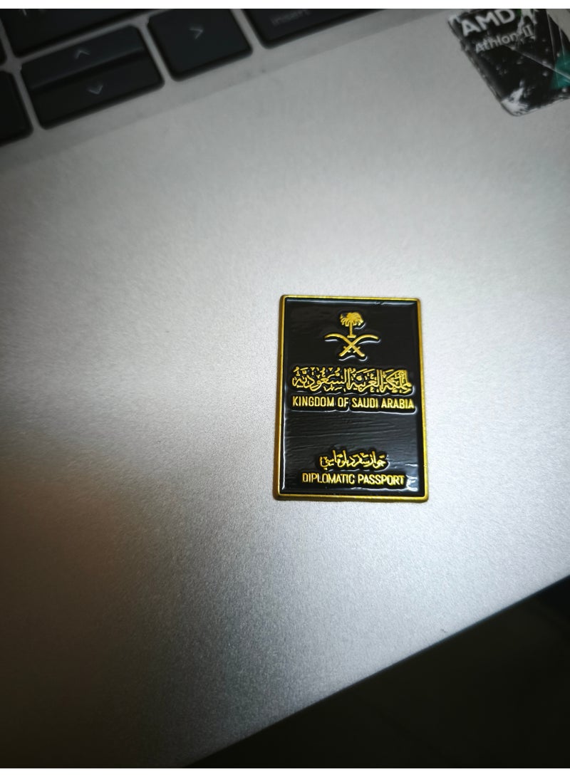 3 قطع ملصق معدني للجوال أو أي سطح أملس على شكل جواز سفر دبلوماسي سعودي - Image 3