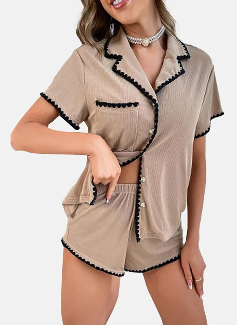 يونيكي Beige Solid Shorts & Shirt