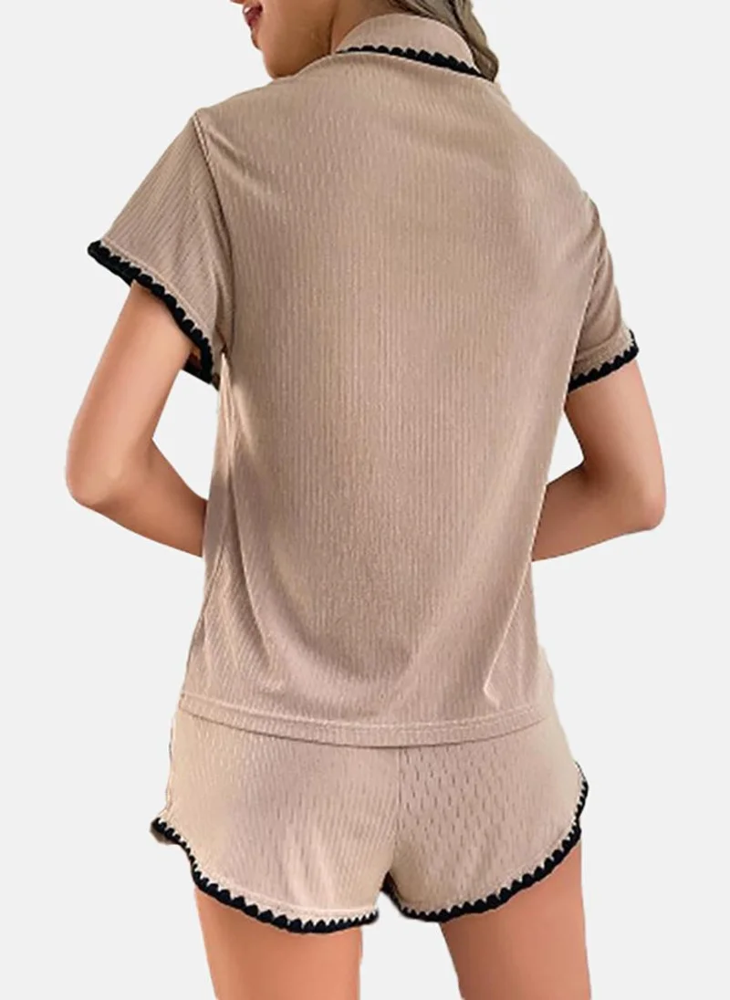 يونيكي Beige Solid Shorts & Shirt