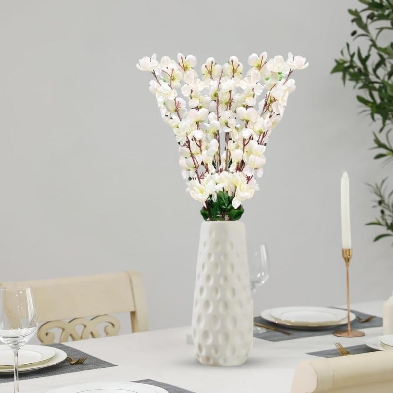 Go Hooked باقة زهور صناعية مع مزهرية بلاستيكية بيضاء ذات قوام | زهور مزيفة زهور زخرفية لتزيين المنزل والمكتب (زهور بيضاء مع مزهرية) - Image 1