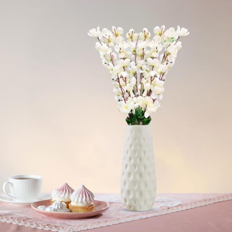 Go Hooked باقة زهور صناعية مع مزهرية بلاستيكية بيضاء ذات قوام | زهور مزيفة زهور زخرفية لتزيين المنزل والمكتب (زهور بيضاء مع مزهرية) - Image 2