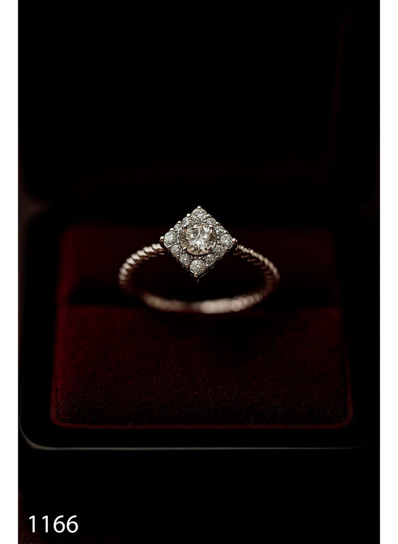 ثري دايموندز خاتم كريستال هالو مربع فضي – مجوهرات فاخرة مطلية بالبلاتين والروديوم للنساء في علبة هدية - Image 2