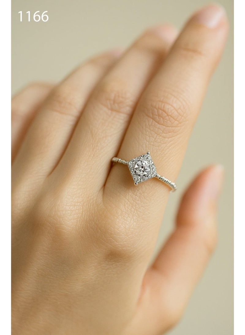 ثري دايموندز خاتم كريستال هالو مربع فضي – مجوهرات فاخرة مطلية بالبلاتين والروديوم للنساء في علبة هدية - Image 1