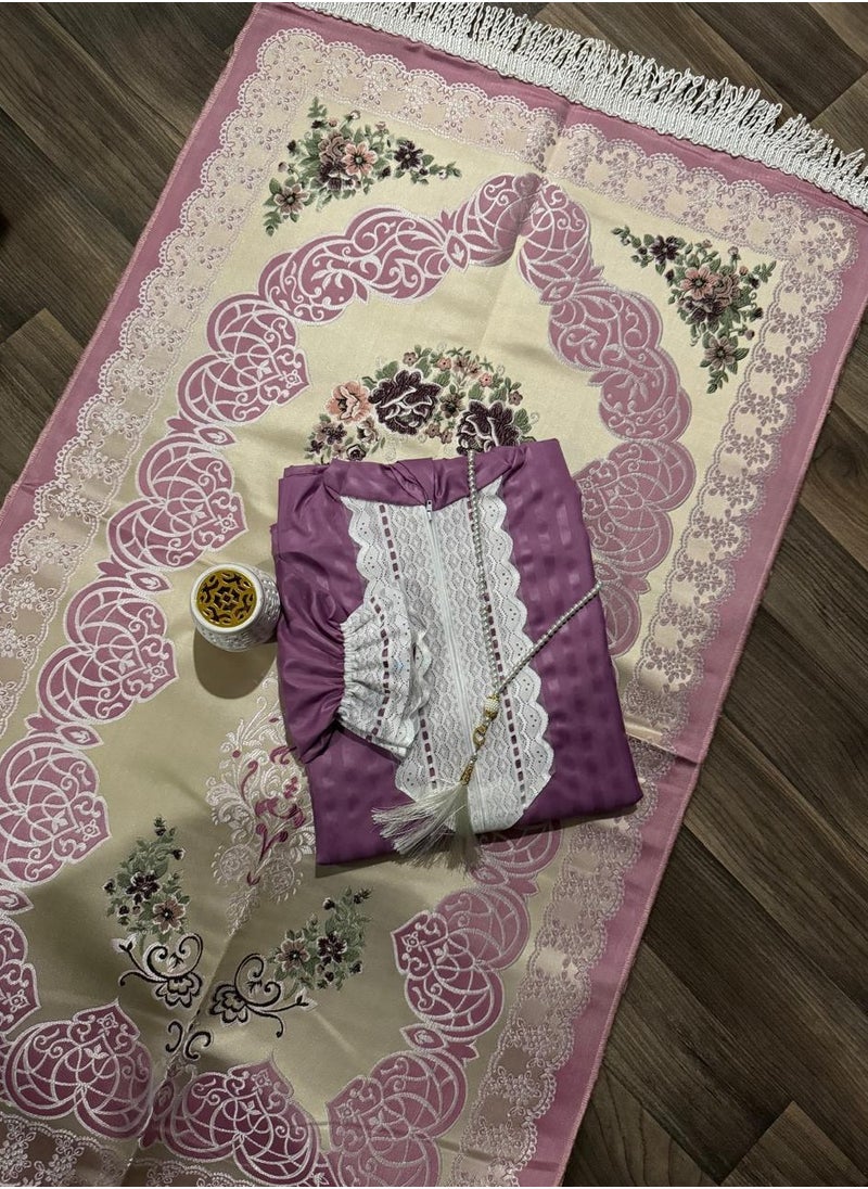 A wonderful prayer set for women in a distinctive purple color that contains (a zippered veil, a distinctive light prayer rug, and a beaded rosary). Now you can give your loved ones the best sets with our best prices. Size: 110*70