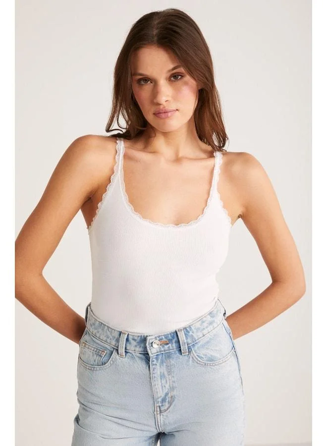 Ethiquet Barry Women's Regular Fit Normal Fit Cotton Lace Detailed Slim Strapped V‑Neck White Tank Top.