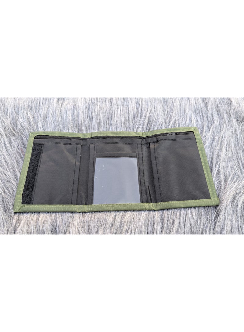 محفظة من الجينز كلاسكية بلمسة شبابية | مثالية للاستخدام اليومي والسفر | متعددة الجيوب وخفيفة الوزن - Image 4