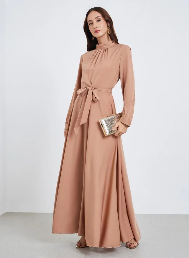 تايك تو فستان طويل بتفاصيل طيات ورباط خصر