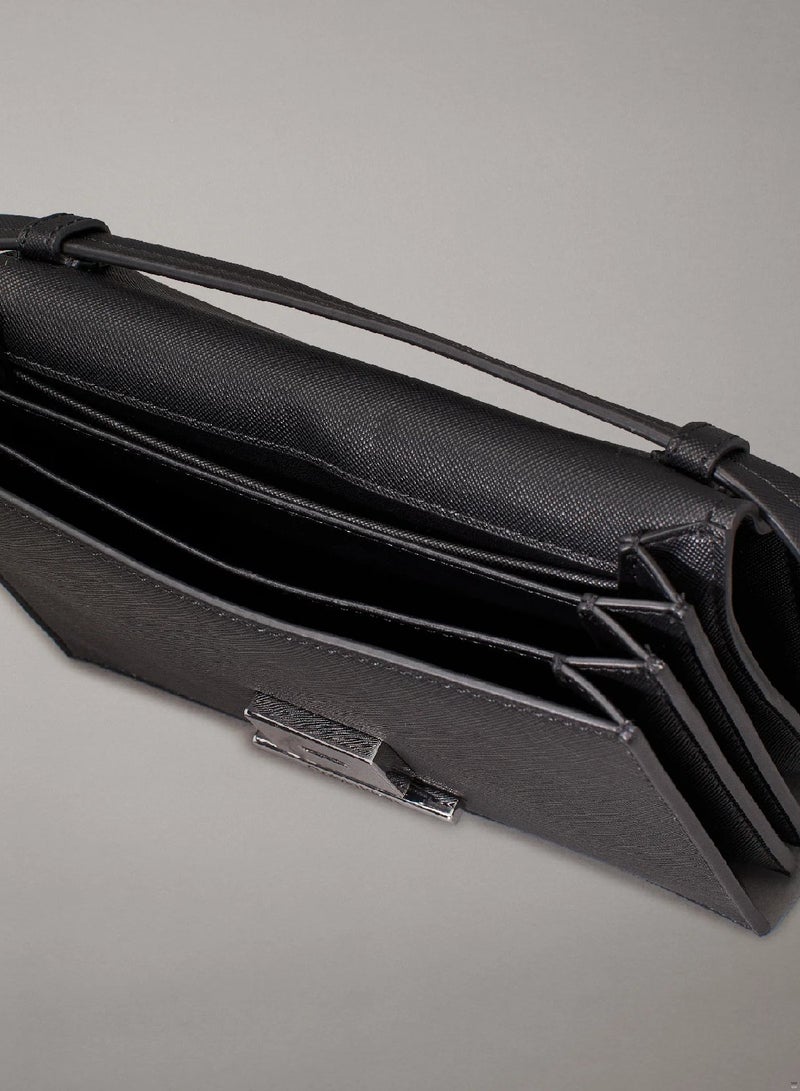 كالفن كلاين شنطة كروس من جلد سافيانو - Image 4