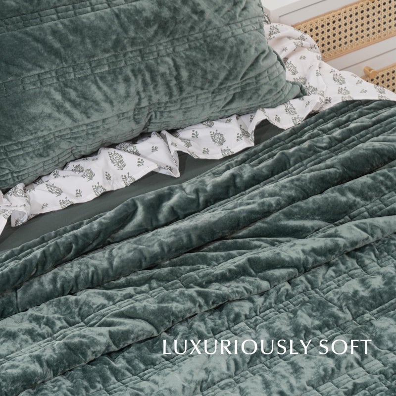 EVERGRACE Luxury Ruched Velvet Quilt King Size, Ultra Soft Bedspread Coverlet Set, Lightweight Velvet Comforter, Quilted Bedding Cover with 2 Matching Shams for All Season, Dark Green - Image 4