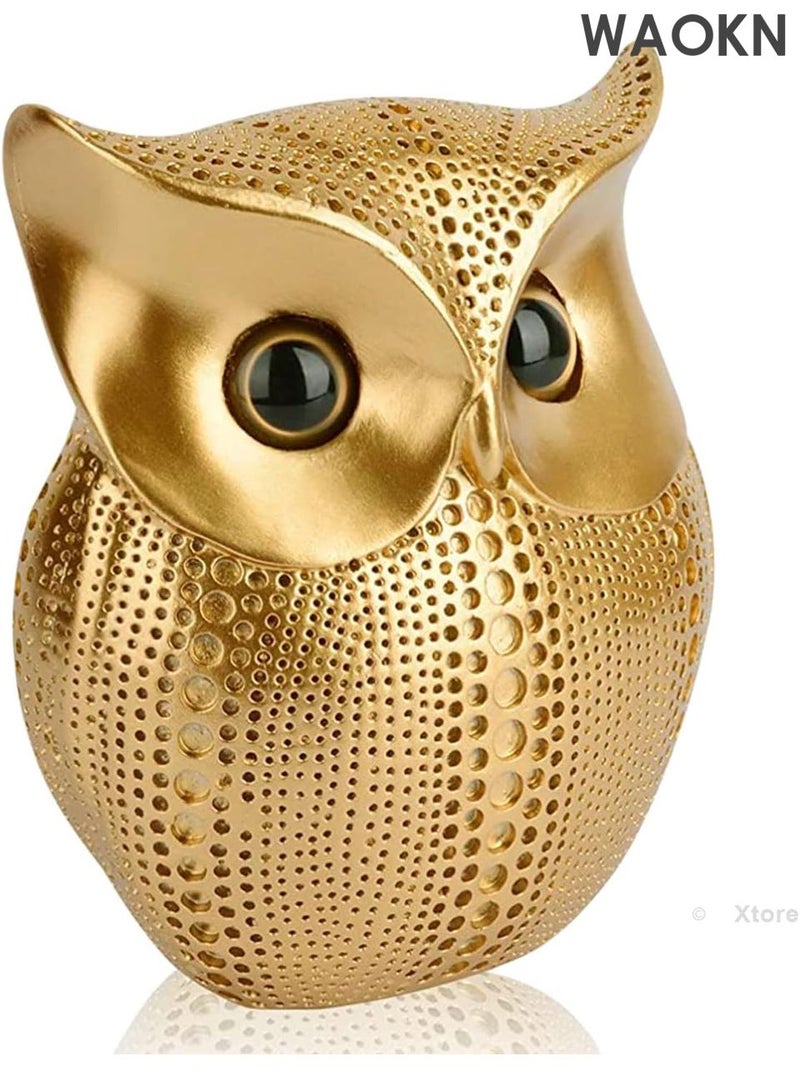 دبليو أيه أو كي أن تمثال بومة عصري - تمثال حيواني مصنوع يدويًا من الراتنج لديكور المنزل والمكتب - منحوتة زخرفية أنيقة للمكتب ورف الكتب وحامل التلفزيون - فكرة هدية فريدة لهواة الجمع (ارتفاع 14 سم/5.5 بوصة، ذهبي) - Image 1