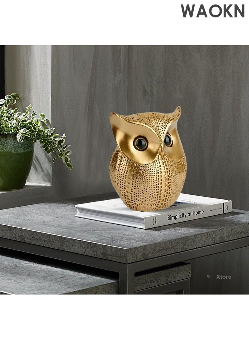 دبليو أيه أو كي أن تمثال بومة عصري - تمثال حيواني مصنوع يدويًا من الراتنج لديكور المنزل والمكتب - منحوتة زخرفية أنيقة للمكتب ورف الكتب وحامل التلفزيون - فكرة هدية فريدة لهواة الجمع (ارتفاع 14 سم/5.5 بوصة، ذهبي) - Image 5