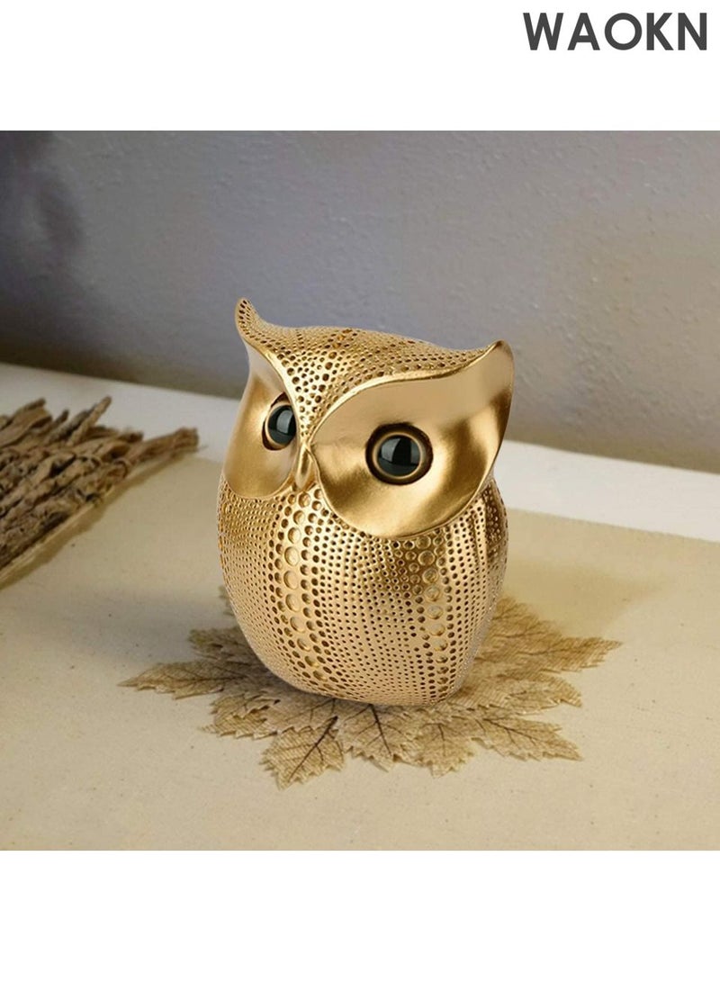 دبليو أيه أو كي أن تمثال بومة عصري - تمثال حيواني مصنوع يدويًا من الراتنج لديكور المنزل والمكتب - منحوتة زخرفية أنيقة للمكتب ورف الكتب وحامل التلفزيون - فكرة هدية فريدة لهواة الجمع (ارتفاع 14 سم/5.5 بوصة، ذهبي) - Image 4