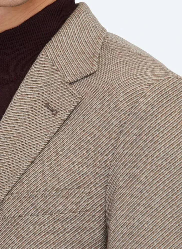 كيب جاكيت من مزيج الصوف بنقشة بنية فاتحة وقصة عصرية