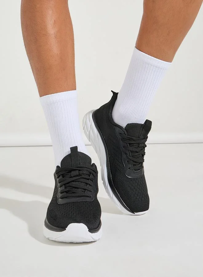 ستايلي اكتيف حذاء بتفاصيل بارزة الملمس مع رباط غلق