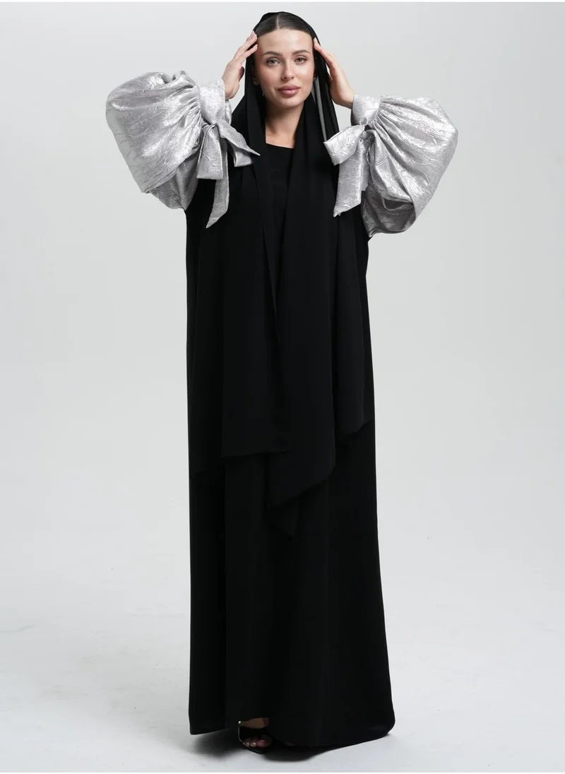 Meem by Mariyah Front open abaya with cuff sleeves