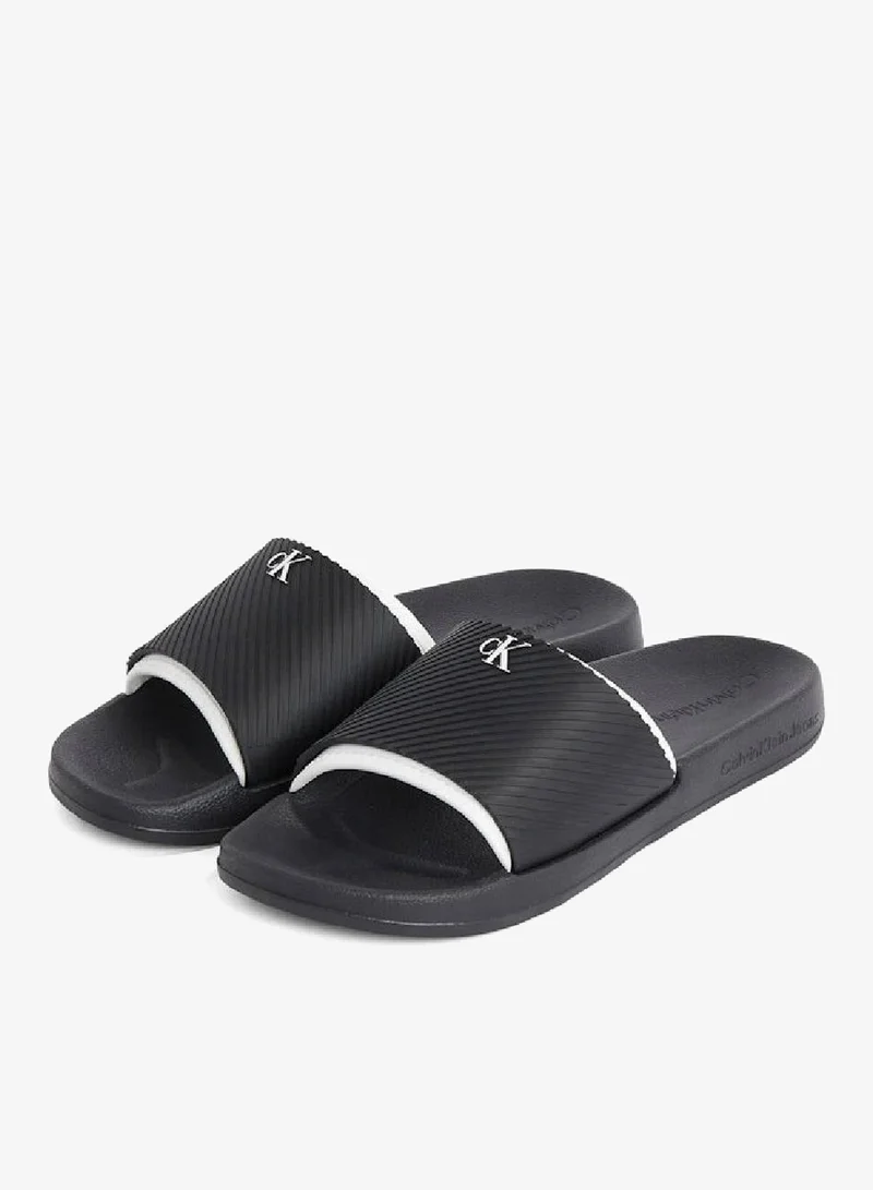 كالفن كلاين جينز شبشب بشعار من الجلد الصناعي