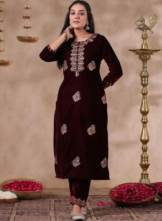 آي شين طقم كورتا وبنطال مخملي بلون خمري