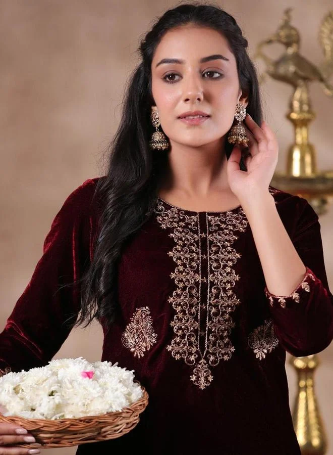 آي شين طقم كورتا وبنطال مخملي بلون خمري