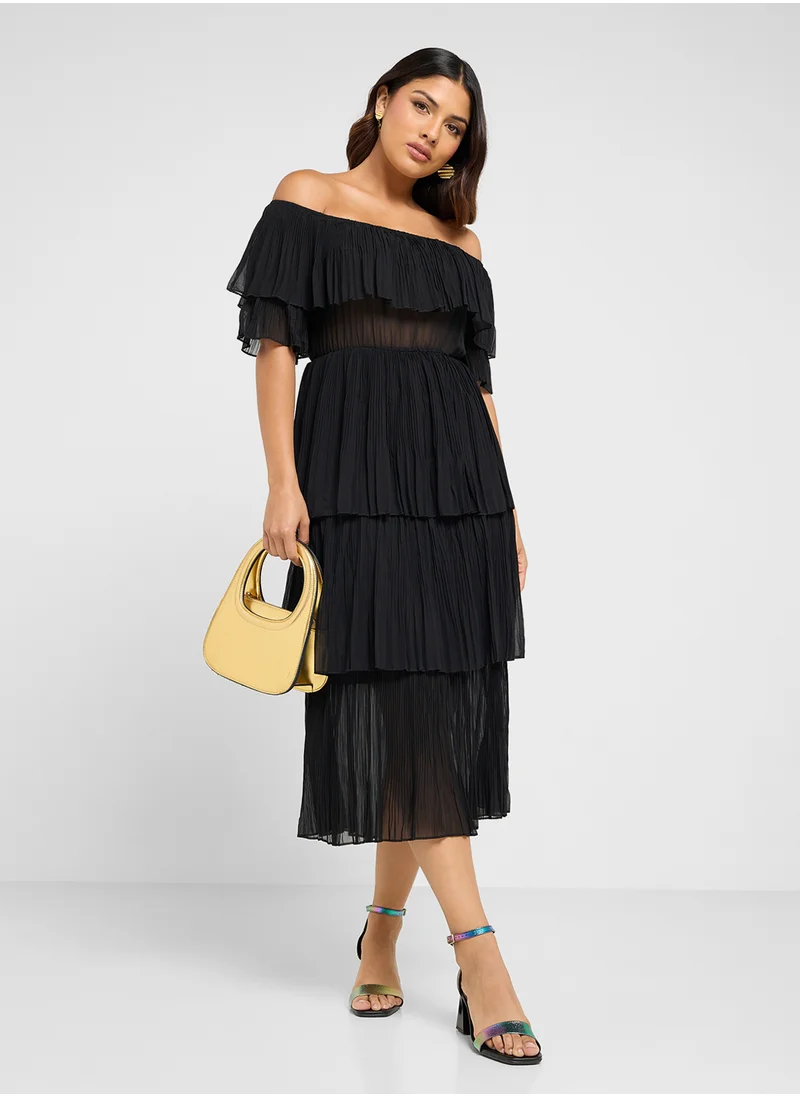 ايلا Off Shoulder Pleated Dress