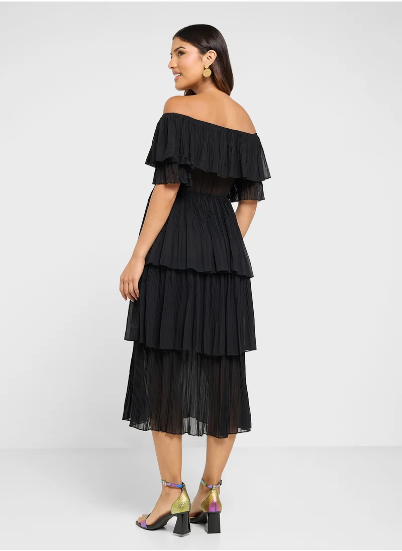 ايلا Off Shoulder Pleated Dress