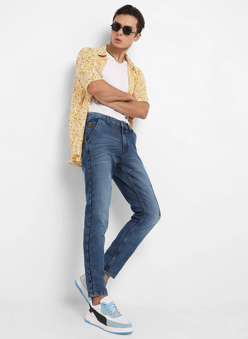Campus Sutra Campus Sutra Men's Blue Distressed Patterned Denim Jeans For Everyday Wear | Medium-Wash |  Button Closure | Regular Fit | Denim Jeans Crafted With Comfort Fit For Everyday Wear
