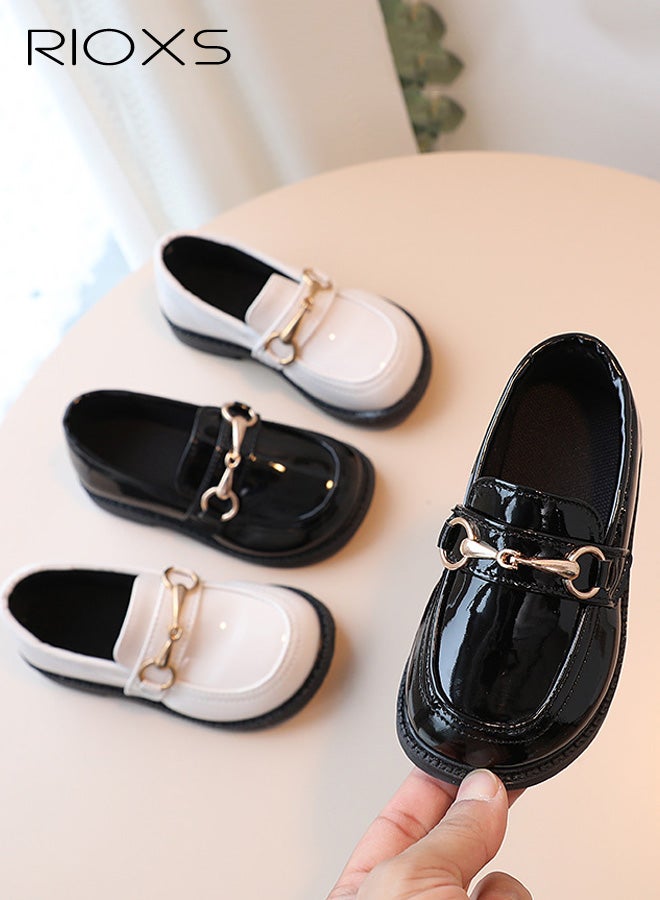 ريوكس حذاء لوفر سميك للبنات، حذاء مسطح من الجلد اللامع سهل الارتداء للأطفال الصغار/الأطفال الصغار، حذاء أوكسفورد كاجوال بسلسلة ومقدمة مستديرة وأحذية رسمية للزي المدرسي لحفلات الزفاف وحفلات التخرج، لون أبيض - Image 3