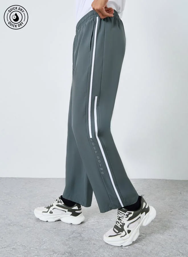 ستايلي اكتيف بنطال رياضي بتفاصيل جانبية وطبعة