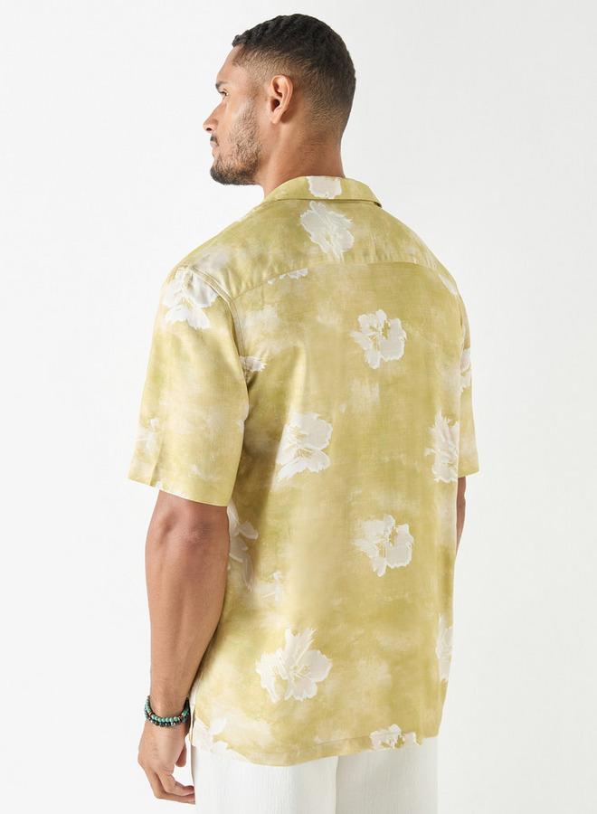 ايكونيك قميص بطبعات وياقة كامب وأكمام قصيرة من آيكونيك - Image 3