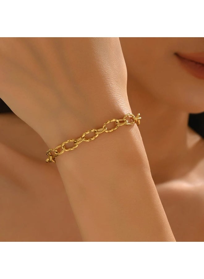 Luxuria The gold chain bracelet on display features a hammered oval ring design. These large, thick rings give the bracelet a distinctive and sturdy look. - Image 2