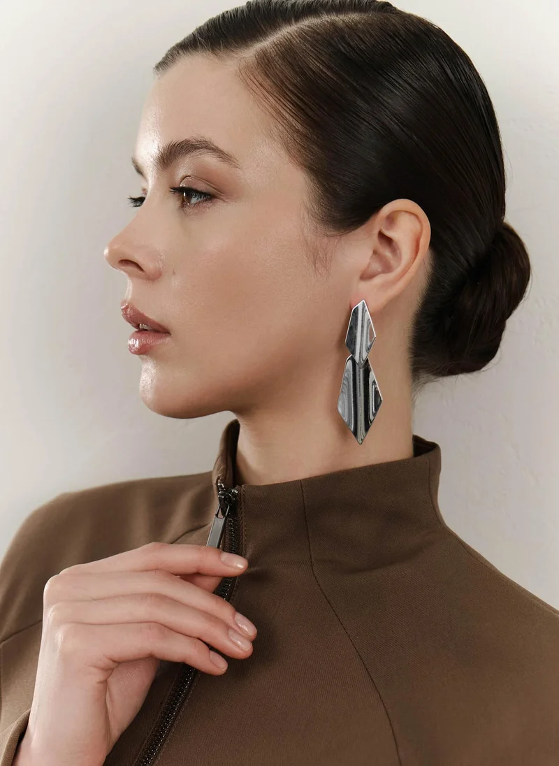 Geometric stud earrings in glossy metal