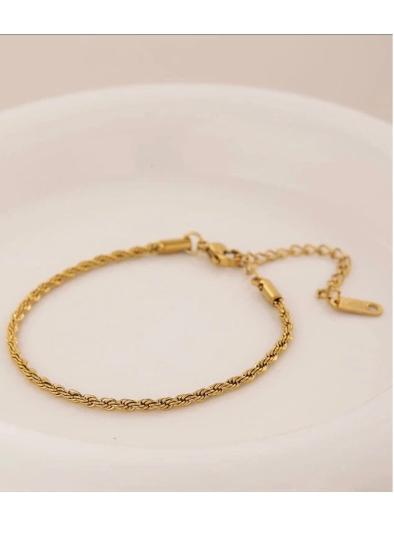 إيكوال اسوارة نسائية مصنوعة من الاستانلس ستيل مطلية باللون الذهبي عيار 18 - Image 5