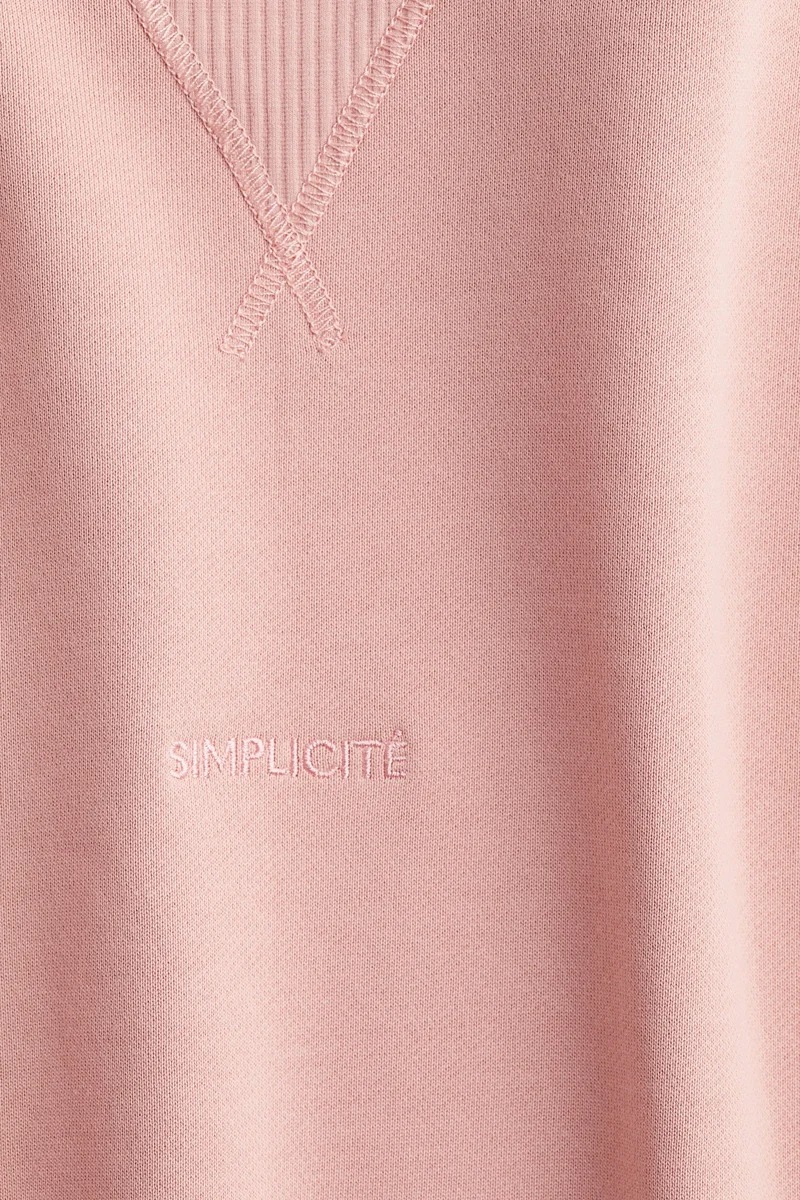 اتش اند ام سويت شيرت مزين بتطريز عبارة