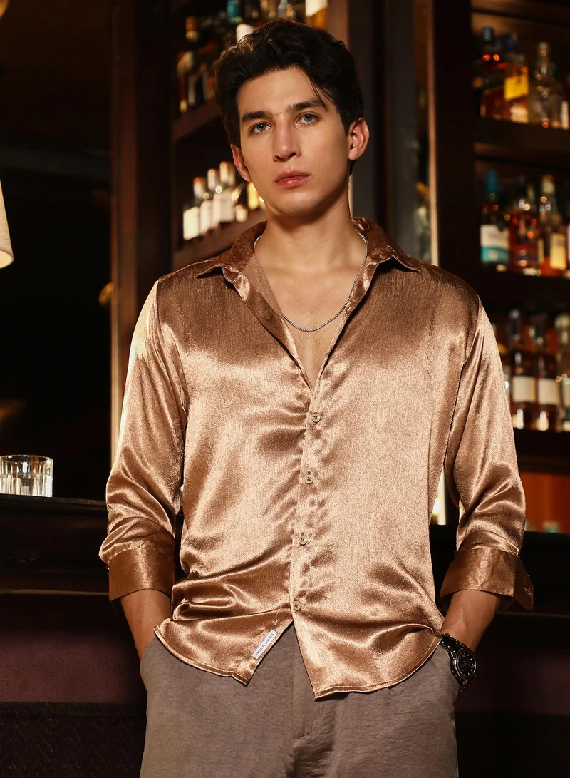 كامبوس سوترا Campus Sutra Men's Bronze Brown Gleaming Crushed-Satin Shirt | Spread Collar , Long  Cuffed Sleeves , Button Closure | Solid Crushed Satin | Satin Shirt For Party  Wear