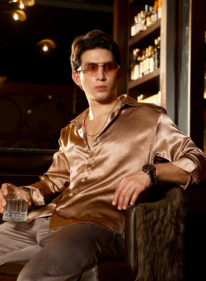 كامبوس سوترا Campus Sutra Men's Bronze Brown Gleaming Crushed-Satin Shirt | Spread Collar , Long  Cuffed Sleeves , Button Closure | Solid Crushed Satin | Satin Shirt For Party  Wear