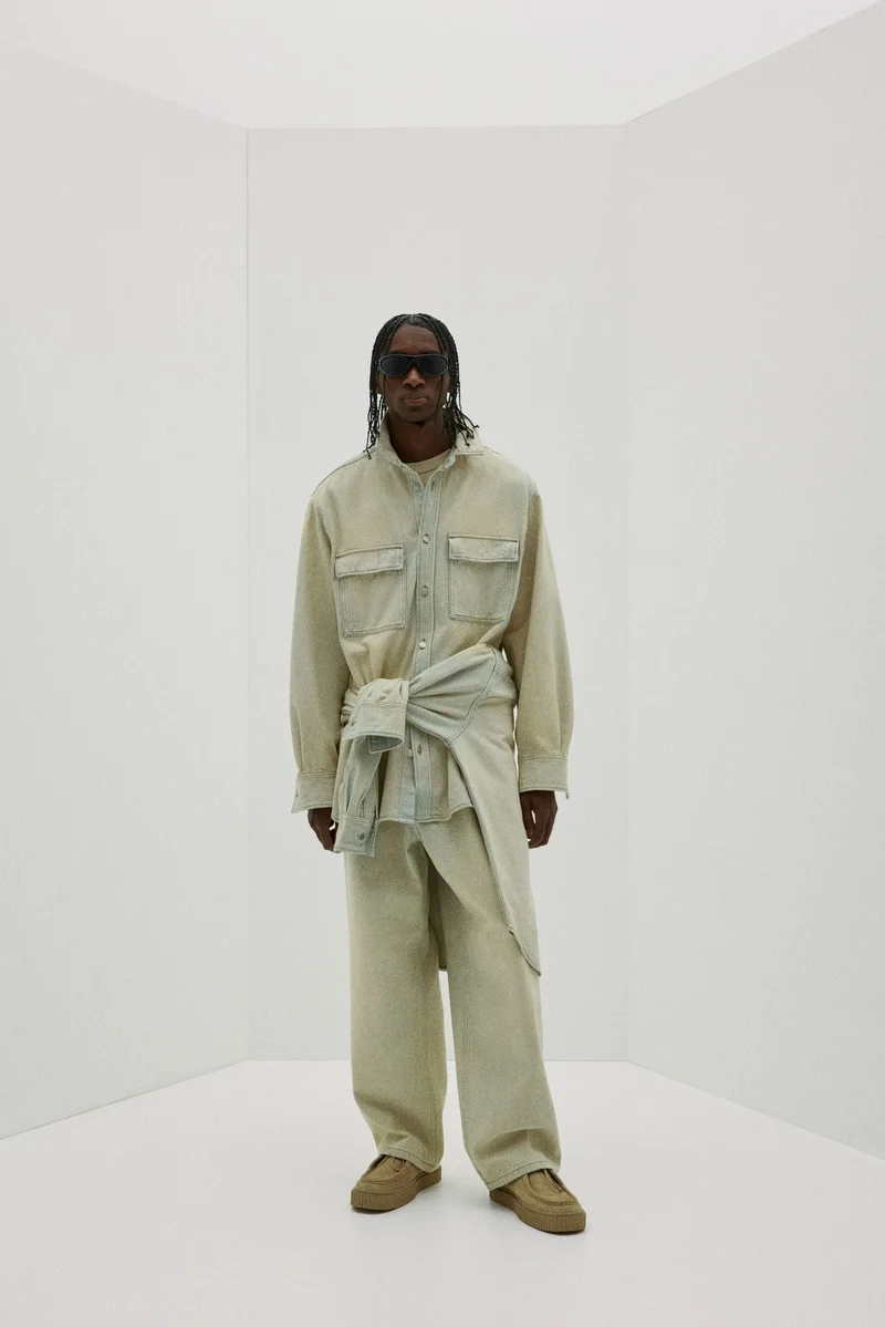 اتش اند ام قميص من الدنيم بقصة فضفاضة