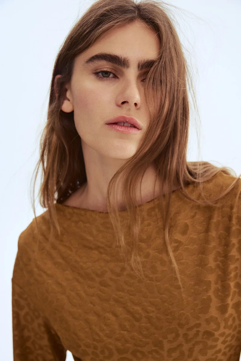 اتش اند ام فستان ميدي بتصميم أمامي منسدل