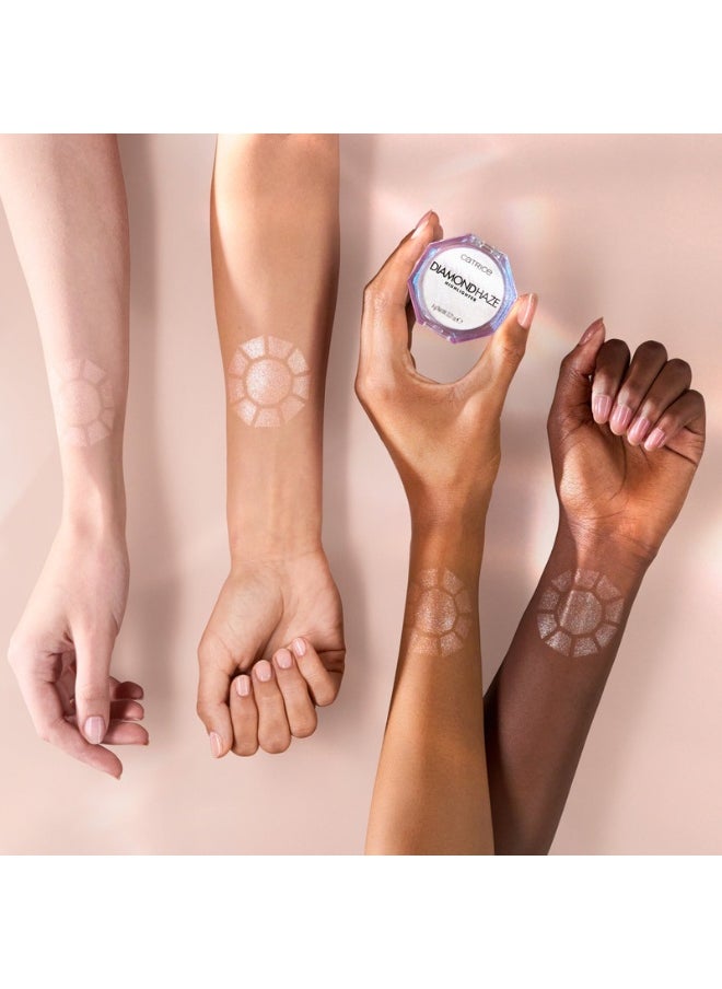Catrice Diamond Haze Highlighter 010  - Image 4