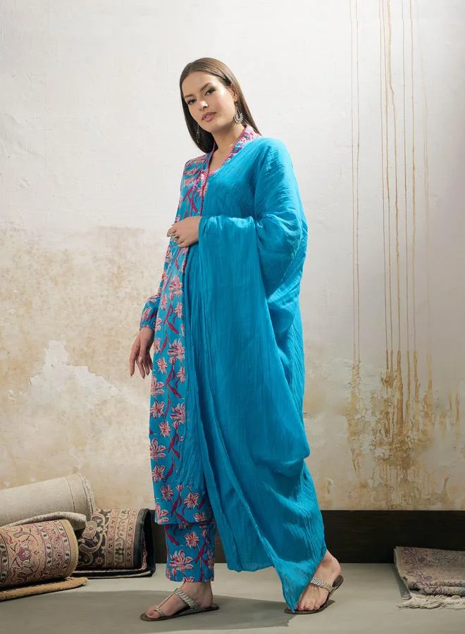 SASSAFRAS SASSAFRAS Blue Floral Cambric V Neck Kurta, Pencil Pants and Dupatta Set