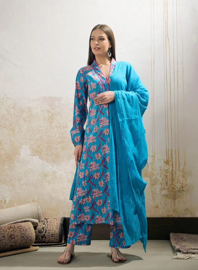 SASSAFRAS SASSAFRAS Blue Floral Cambric V Neck Kurta, Pencil Pants and Dupatta Set
