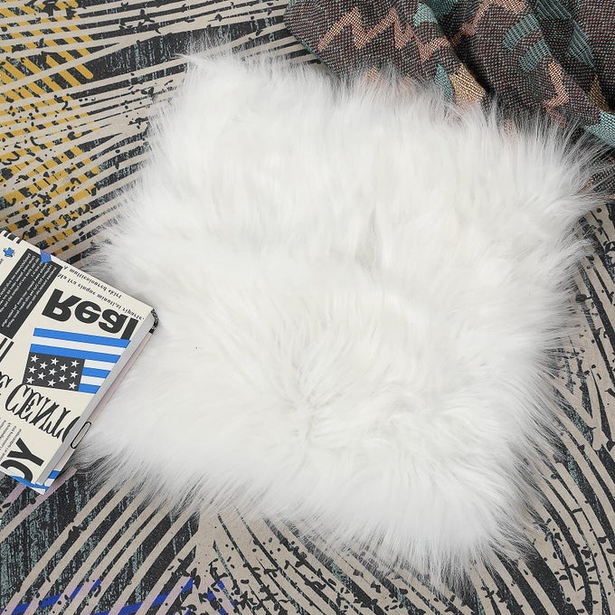 25 CM SMALL RUGS FLUFFY FAUX FUR CHAIR PAD COVER RUG FUZZY CUSHION PHOTOGRAPHY PROPS BACKGROUND NAIL MAT CARPET CHRISTMAS PARTY DECORATIVE HOME LIVING ROOM SOFA BEDROOM FLOOR WHITE SQUARE