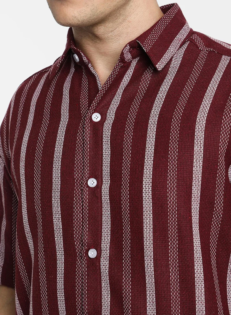 كامبوس سوترا Men's Maroon Red Pencil Striped Shirt