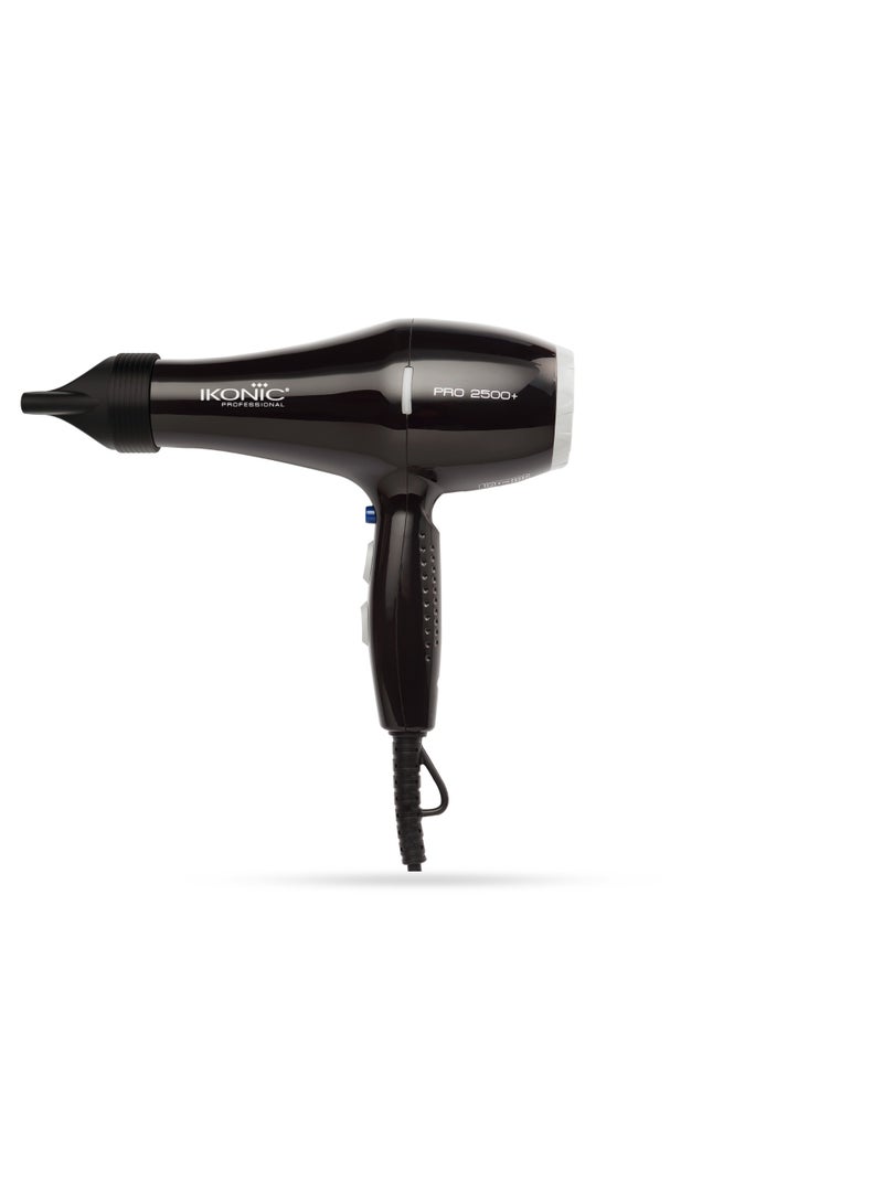 أي كونيك مجفف الشعر أيكونيك بروفيشنال 2500+ أدفانسد، باللون الأسود، ثنائي القدرة 2400 – 2800 واط مع محرك AC بسرعة 23,000 دورة في الدقيقة، وتقنية الأيونات للتحكم في التجعد ومنح الشعر لمعاناً صحياً، يحتوي على 3 إعدادات للحرارة وسرعتين مع زر الهواء البارد لتثبيت التسريحة، فوهتان لتدفق هواء دقيق، نظام حماية من السخونة الزائدة، مناسب لجميع أنواع الشعر. - Image 1