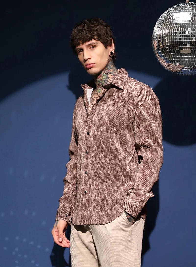 Campus Sutra Men's Russet Brown Faded Corduroy Relaxed Shirt For Casual Wear | Spread Collar | Long Cuffed Sleeves | Button Closure | Shirt Crafted With Comfort Fit For Everyday Wear